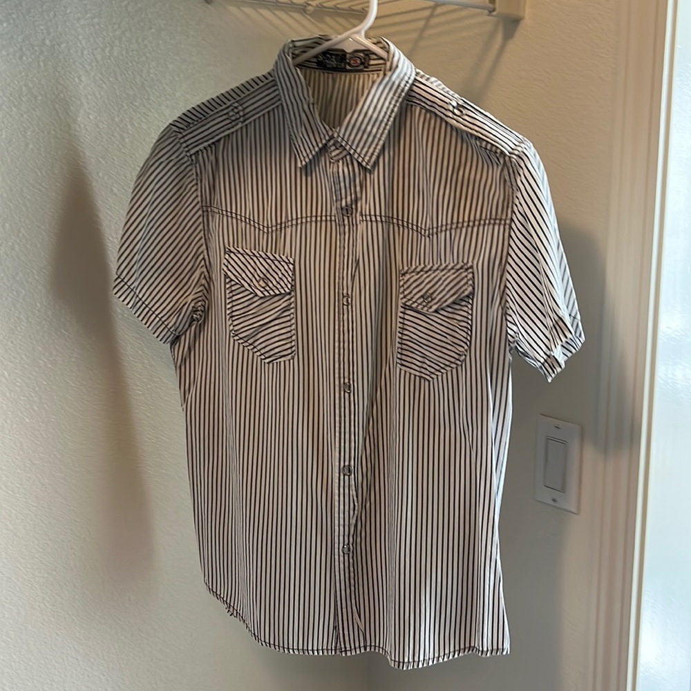 Stripped button shirt sleeve